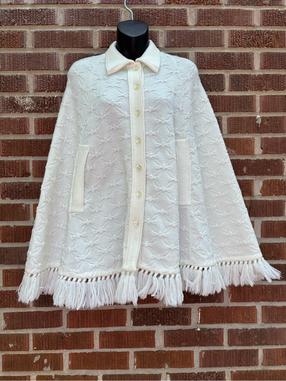 Vintage Cuddle Knit Poncho Cape Ruana Button Front Ivory 60s 70s Fringe